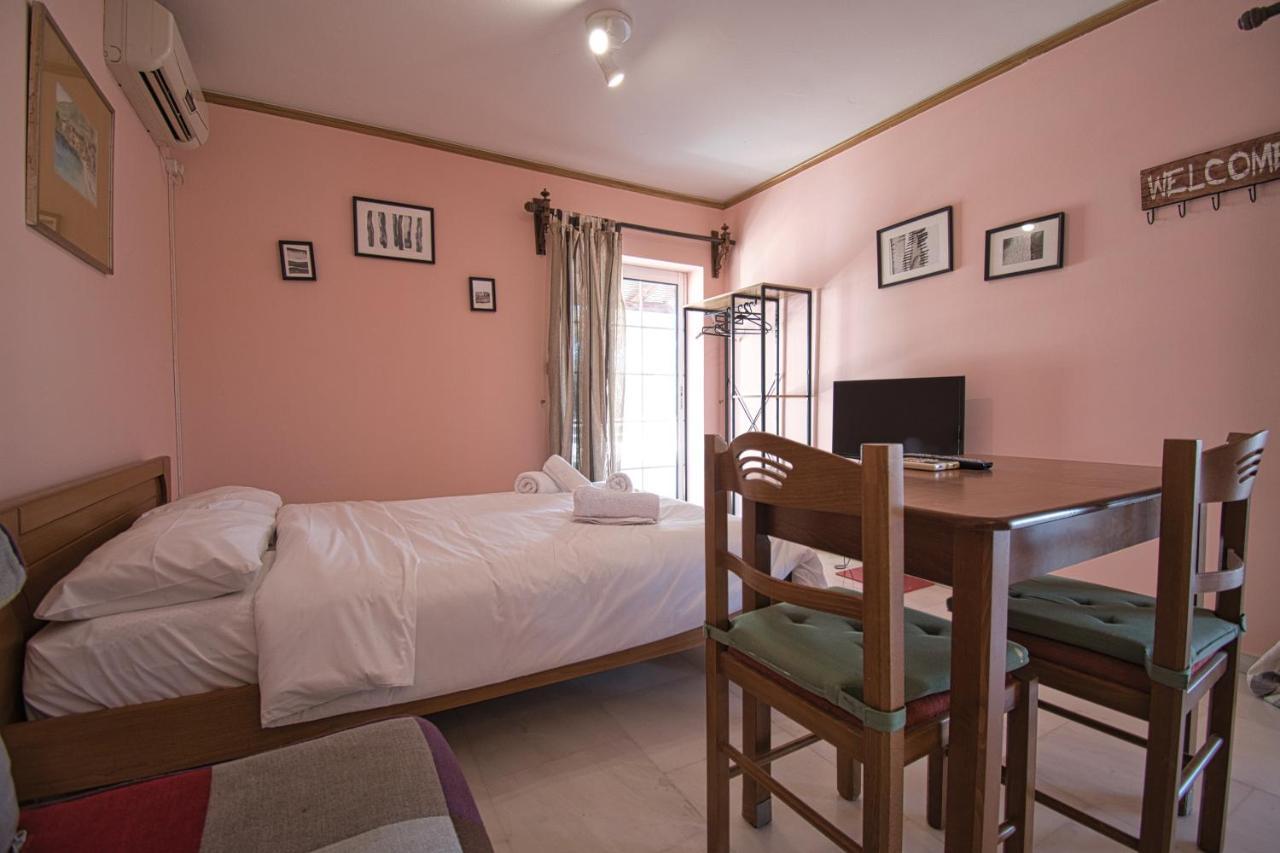 Tiny Studio Marousi Area Apartment Athens Ngoại thất bức ảnh